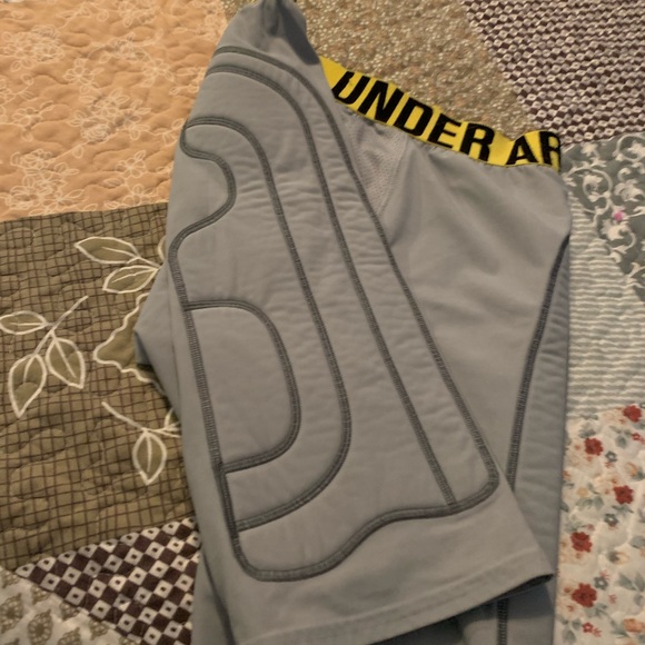 UA Compression shorts - Picture 2 of 3